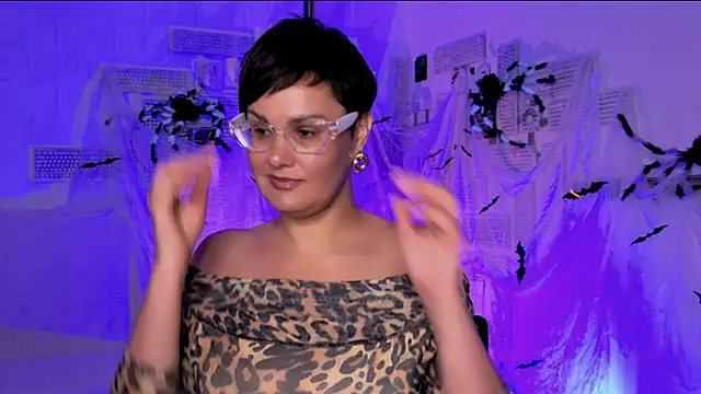 LauraDavidsons online show from October 17, 4:43 pm