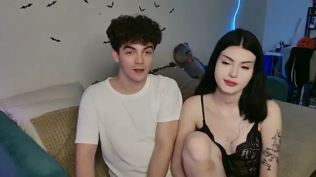 Alice18James online show from October 28, 12:05 am