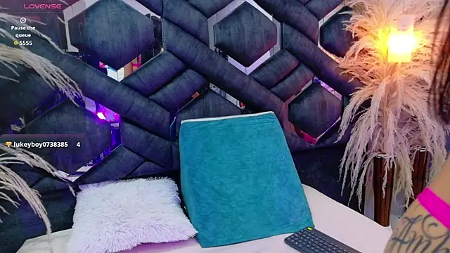 Madison 03 online show from September 12, 5:30 am