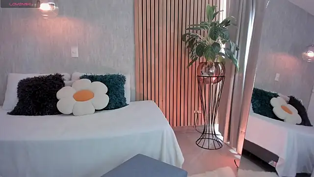 emma       online show from March 12, 9:06 pm