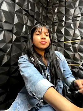 lil charme online show from September 17, 8:07 pm