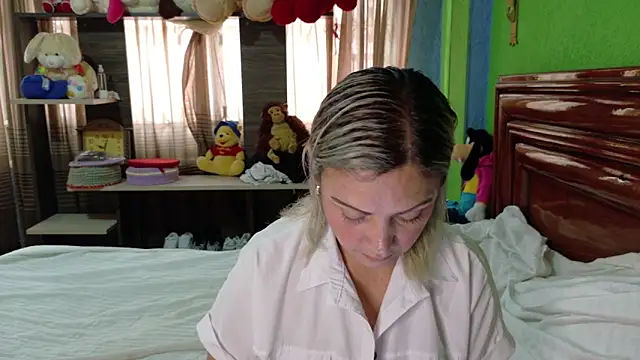  Charlize theron  online show from February 17, 9:36 pm