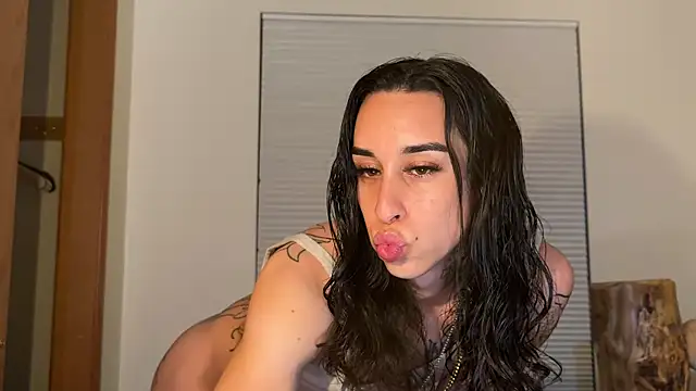 xoFrankie online show from June 13, 3:59 am
