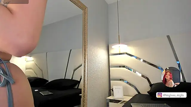 Julieth Rojas online show from September 20, 4:44 am