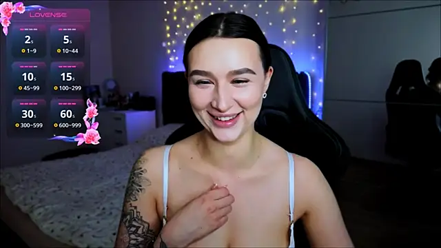 Veronica Larsson online show from July 1, 4:28 pm