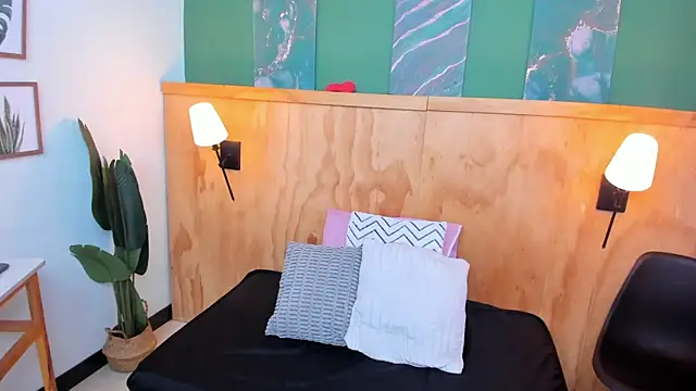 aliceandsia online show from November 18, 7:26 pm