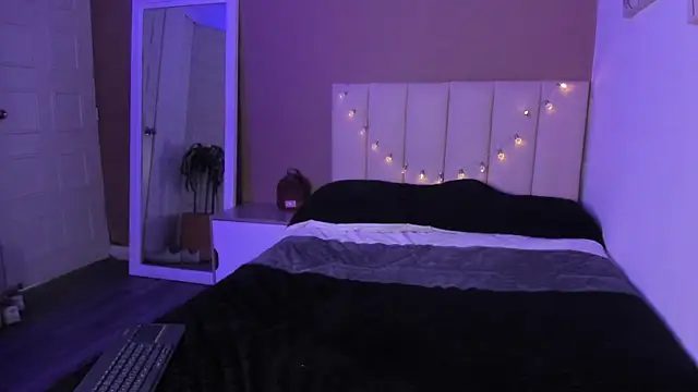 Samyscott  online show from July 10, 10:21 pm