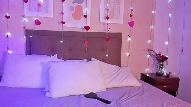 Samyscott  online show from February 28, 9:25 pm