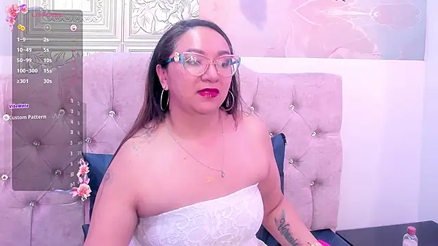 Snapshot of leyla_smithh chatting on October 2, 12:21 pm leyla smithh online show from October 2, 12:21 pm
