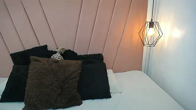 Snapshot of miss_m1a chatting on September 29, 1:00 am miss m1a online show from September 29, 1:00 am
