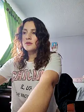 Snapshot of lindasyt chatting on October 6, 3:18 pm lindasyt online show from October 6, 3:18 pm