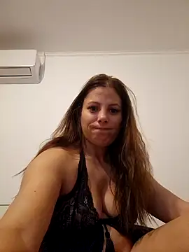 Snapshot of MaddyPierce chatting on October 14, 3:31 am MaddyPierce online show from October 14, 3:31 am