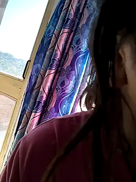 queenbuggi online show from February 12, 7:32 am