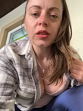 ladywithbigass online show from May 4, 5:11 am