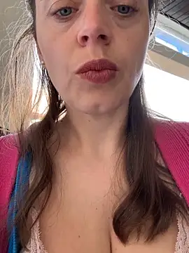 ladywithbigass online show from June 8, 4:57 am
