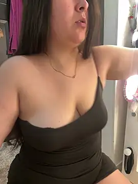 evelyn 1702 online show from July 16, 8:35 pm