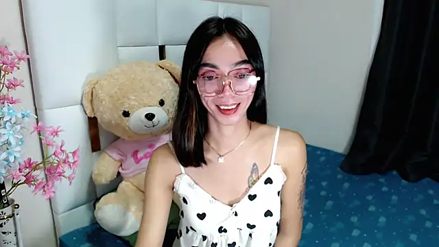 Snapshot of diamondnaked_ chatting on September 8, 5:45 pm diamondnaked online show from September 8, 5:45 pm