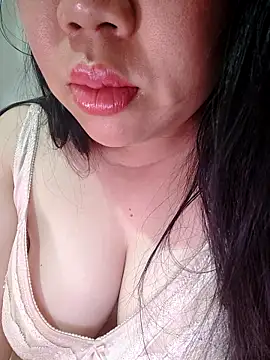 Julyy08 online show from February 3, 2:22 pm