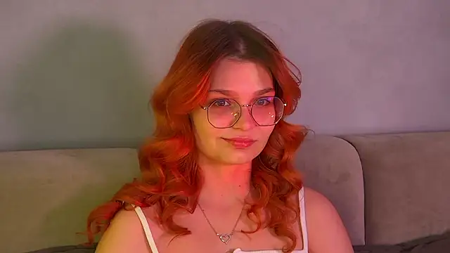 Snapshot of BellaMarebelle chatting on October 11, 4:28 am BellaMarebelle online show from October 11, 4:28 am