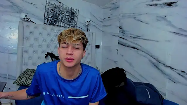 Ari and Storm online show from November 8, 3:06 pm