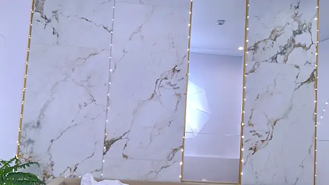 AmadaReine online show from January 7, 3:59 pm