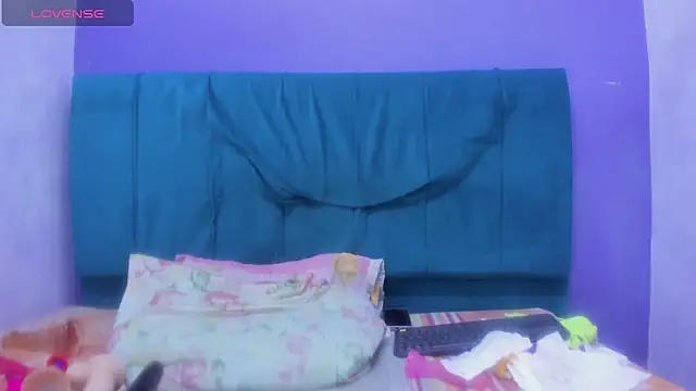 andrealopezcm101 online show from July 1, 3:39 am