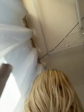 Steffi Snowbunny online show from June 18, 1:16 pm