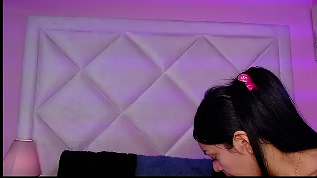 Miaa Smithh   online show from November 25, 12:07 pm