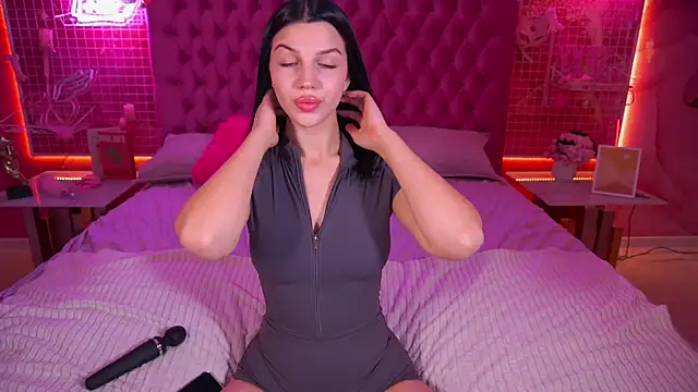 KamillaVibes online show from November 11, 8:50 pm