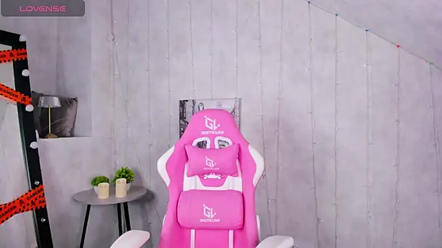 Lynn Martin online show from October 31, 12:56 am