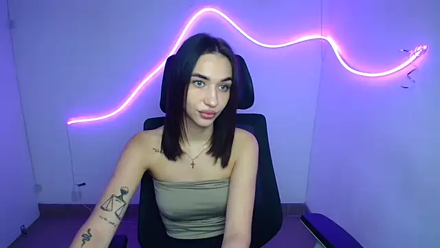 Snapshot of Bella_Night4 chatting on September 25, 8:13 am Bella Night4 online show from September 25, 8:13 am