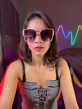 royeoy22 online show from July 22, 8:15 am