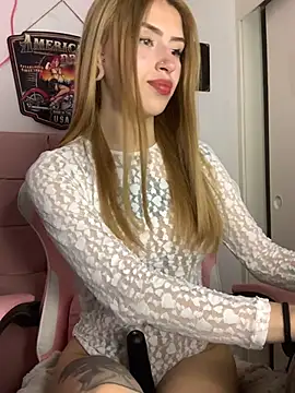 PrettyAshley  online show from February 9, 8:44 pm