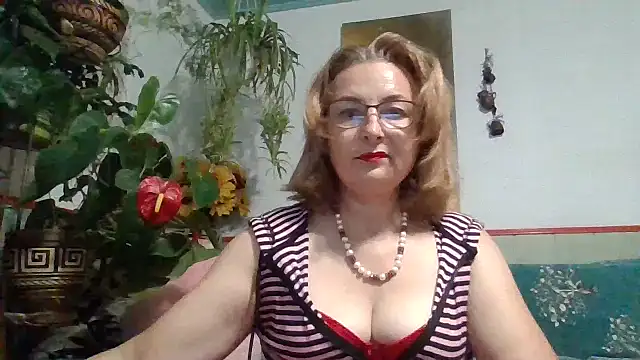 Snapshot of ZhannaLove480 chatting on October 10, 7:13 am ZhannaLove480 online show from October 10, 7:13 am