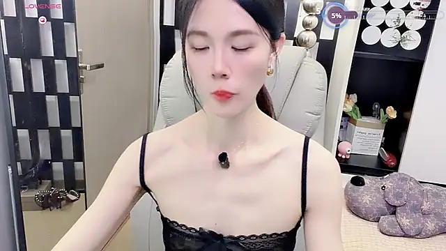 Yueyue-MM online show from June 27, 12:33 pm