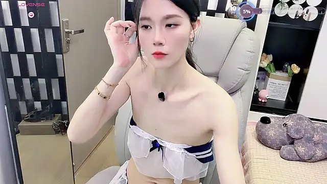 Yueyue-MM online show from June 21, 9:35 am
