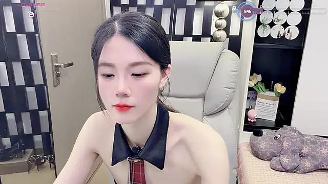 Yueyue-MM online show from June 12, 3:03 am