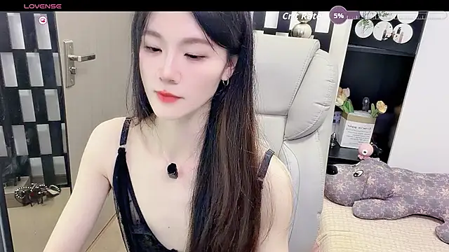 Yueyue-MM online show from July 10, 8:15 am
