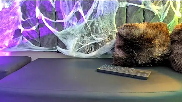 Snapshot of Rowan_Mills chatting on October 11, 8:22 pm Rowan Mills online show from October 11, 8:22 pm