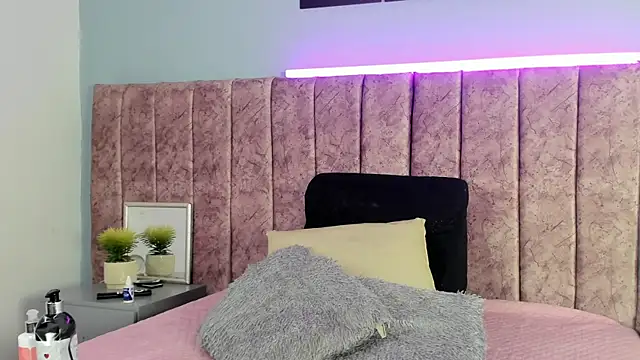 Niicolle Evanss online show from November 19, 7:47 pm