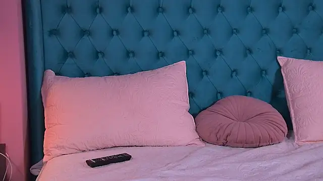 AlyraRose online show from September 13, 4:15 pm