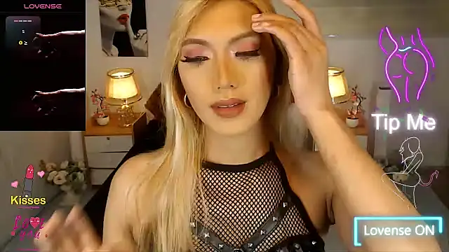 AthenaFLamia online show from February 5, 6:22 pm