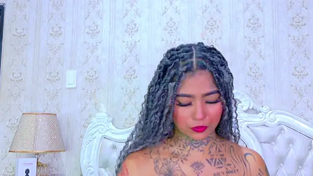 EmilieLake online show from February 5, 8:34 pm