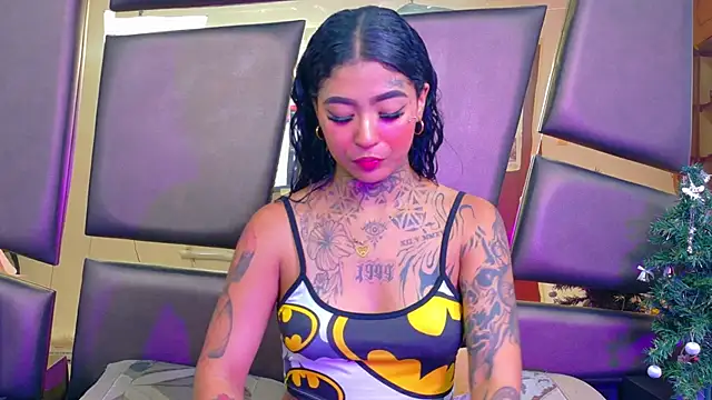 EmilieLake online show from December 22, 8:45 pm