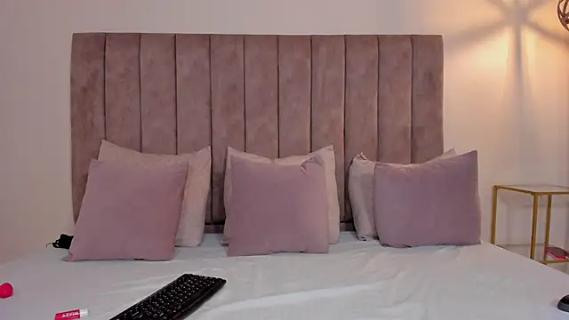 amber colliiins online show from July 18, 8:22 pm