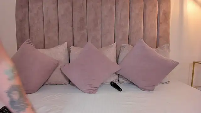 amber colliiins online show from July 10, 6:08 pm