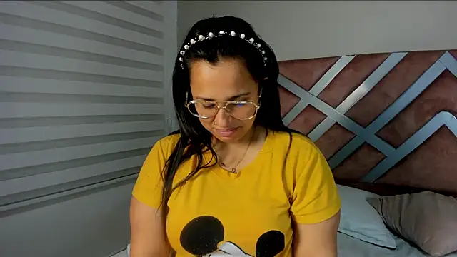 Snapshot of _adahara_queen chatting on October 20, 5:43 am adahara queen online show from October 20, 5:43 am