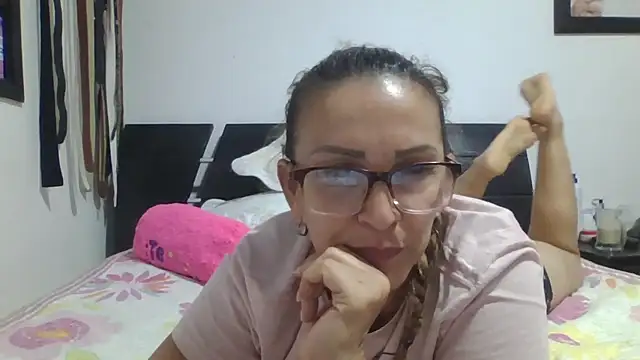 Snapshot of MiaVega chatting on October 15, 2:36 am MiaVega online show from October 15, 2:36 am