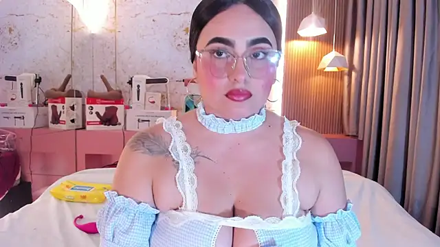 sofiiacarson online show from July 24, 7:44 pm
