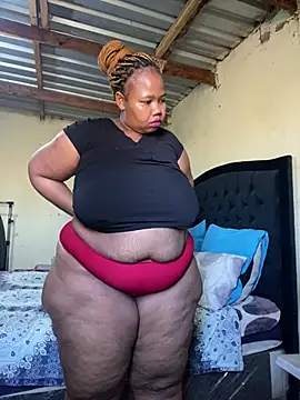 Curvycandy95 online show from July 4, 8:32 am